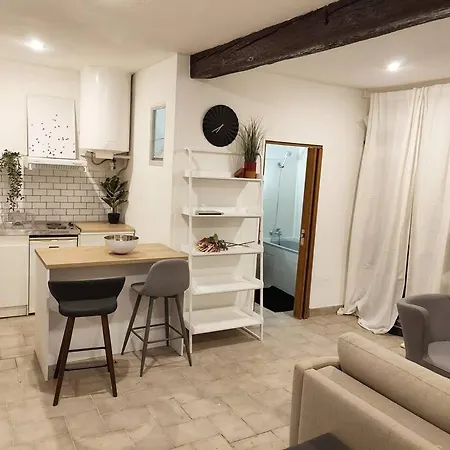 Lägenhet : Grand Cosy Avec Cour Privative *